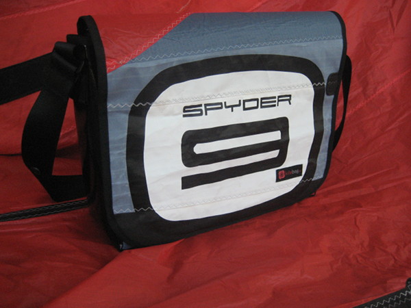 kitebag messenger 012